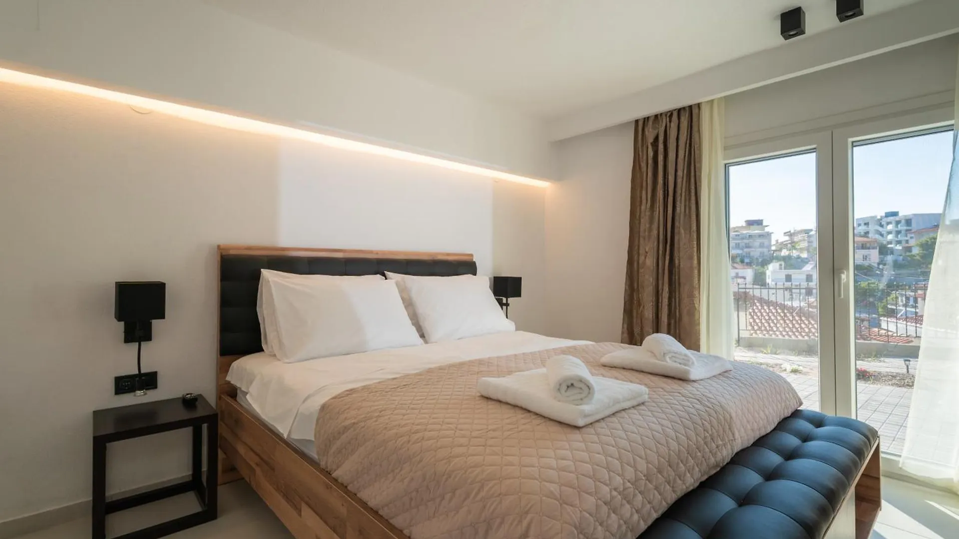 Ferienwohnung Must In Néos Marmarás